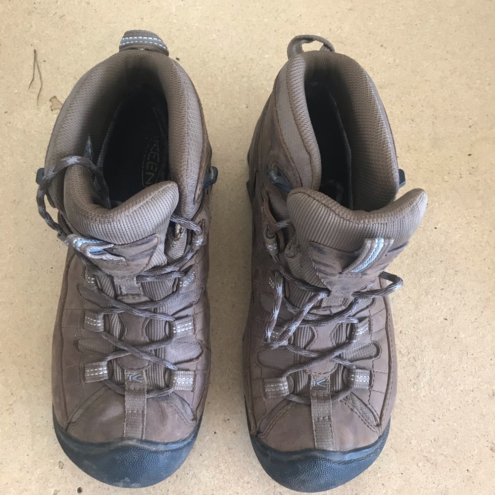 Keen hiking boots, water resistant leather.